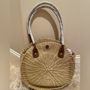 NWT, never used MM straw shoulder handbag!